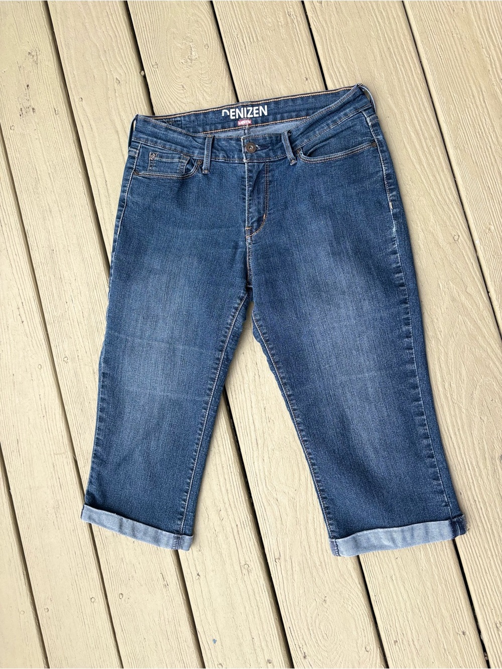 DENIZEN/LEVI’S Woman’s denim cropped jeans, Size: 8 (see description